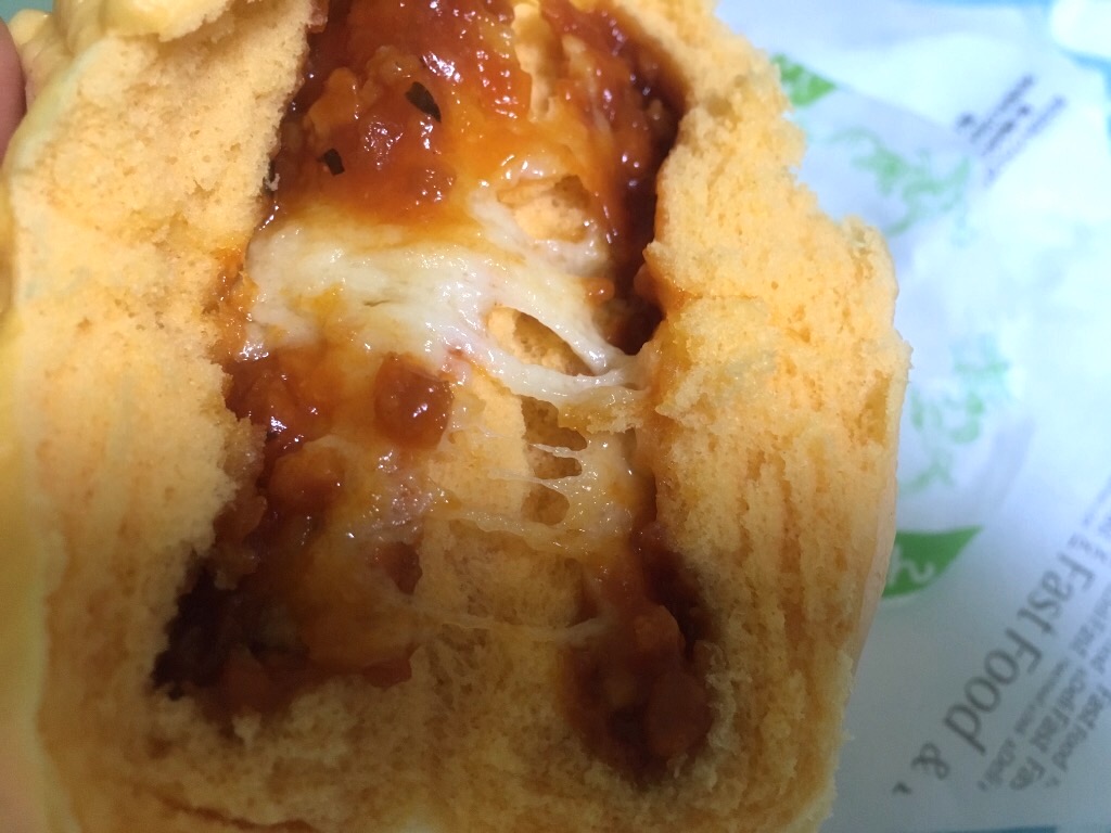 ファミリーマート チーズたっぷりピザまん